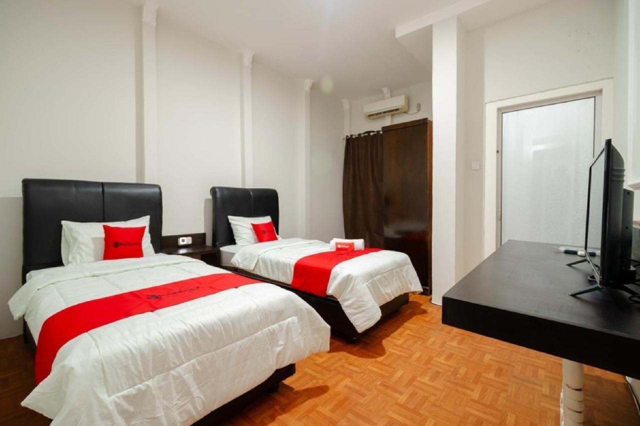 เรดดอร์ซ ชาเรียะฮ์ เนียร์ ซูซูยา มอลล์ บันดา อาเจะฮ์ 2 Hotel Geutieue ภายนอก รูปภาพ