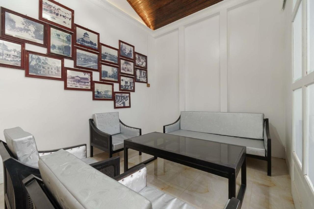 เรดดอร์ซ ชาเรียะฮ์ เนียร์ ซูซูยา มอลล์ บันดา อาเจะฮ์ 2 Hotel Geutieue ภายนอก รูปภาพ