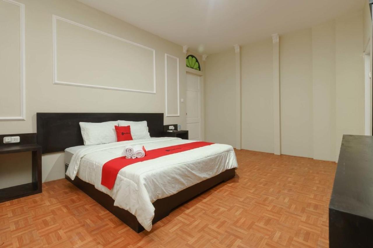 เรดดอร์ซ ชาเรียะฮ์ เนียร์ ซูซูยา มอลล์ บันดา อาเจะฮ์ 2 Hotel Geutieue ภายนอก รูปภาพ